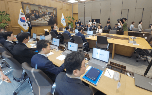 10일 서울 중구 한국은행에서 이창용 한은 총재 주재로 금융통화위원회 통화정책방향 결정회의가 진행되고 있다. [출처=류용환 기자]
