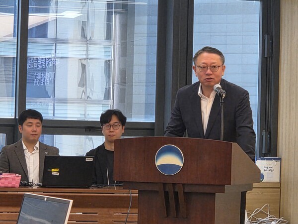 정진완 우리은행장이 10일 서울 중구 우리은행 본점에서 열린 '포용적 금융플랫폼'에 관한 기자설명회에 참석해 인사말을 하고 있다. [사진=EBN 신진주 기자]