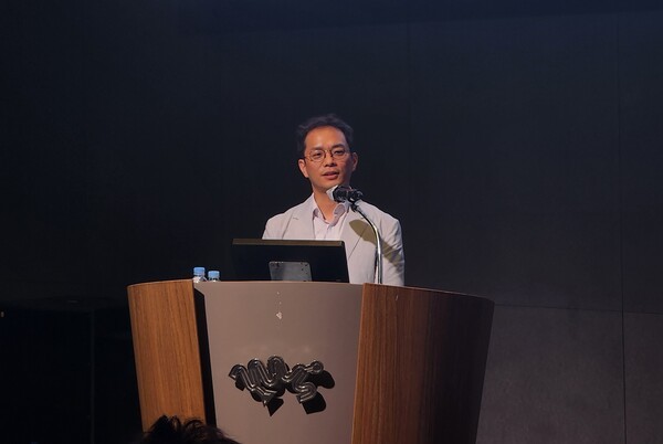 강종균 동아ST 디렉터는 지난 11일 판교 차바이오컴플렉스에서 열린 ‘CGB-CIC Pre Open Event’ 에서 차바이오텍이 건설 중인 ‘CGB(Cell Gene Biobank)’와 관련한 소감을 전하고 있다. [출처=임서아 기자]