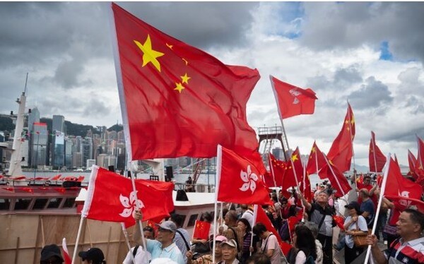 중국 국기와 홍콩 특별행정구 깃발 [출처=연합]