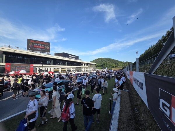 12일 용인 에버랜드 스피드 웨이에서 열린 슈퍼레이스 4라운드 그리드 워크 [출처=진명갑 기자]