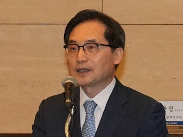 14일 심포지엄에 참석한 한기정 공정거래위원장이 인사말을 하고 있다. [출처=공정거래위원회]