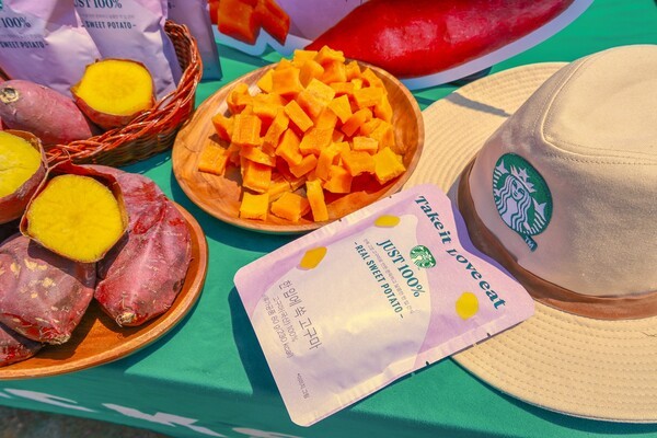 스타벅스코리아가 지난 2015년부터 농가에 전달한 커피 퇴비 총량이 5500t(톤)을 돌파하며 ESG 기반의 친환경 행보가 주목받고 있다. [출처=스타벅스코리아]