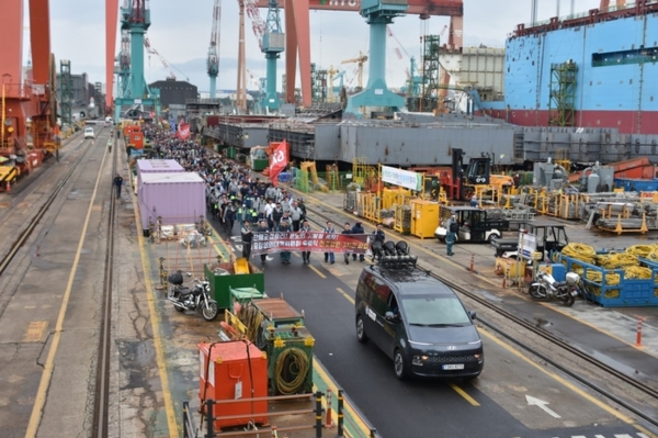 지난해 HD현대중공업 울산조선소에서 열린 전국금속노동조합 현대중공업지부의 부분파업 모습.[출처=전국금속노동조합 현대중공업지부