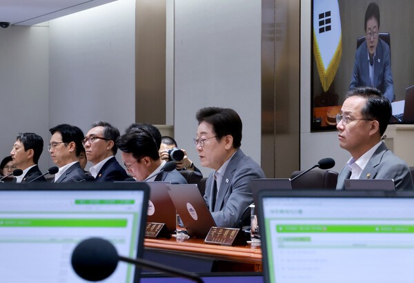 이재명 대통령이 15일 서울 용산 대통령실 청사에서 열린 국무회의에서 발언하고 있다.[출처= 연합]