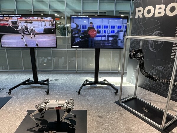 네이버의 다양한 로봇들이 네이버 1784 사옥에 전시돼 있다. [출처=이경은 기자]