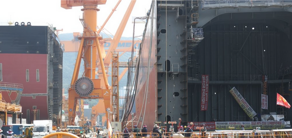 지난 2022년 민주노총 금속노조 거제통영고성 조선하청지회가 대우조선해양 옥포조선소 1도크를 점거했다. [출처=연합]