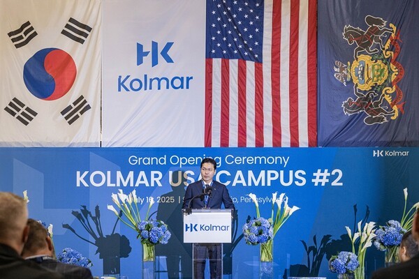 윤상현 콜마그룹 부회장이 지난 16일(현지시간) 미국 펜실베니아주 스콧 타운십(Scott Township)에서 열린 콜마USA 제2공장 준공식에서 기념사를 하고 있다. [출처=한국콜마]