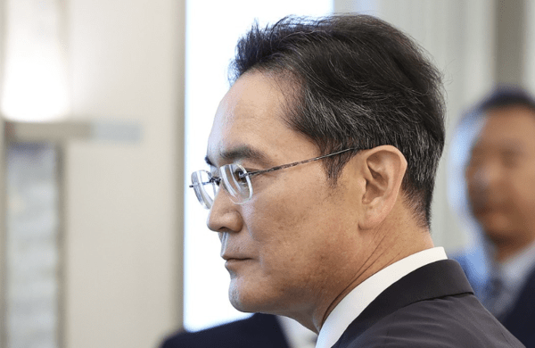 이재용 삼성전자 회장이 13일 서울 용산 대통령실에서 이재명 대통령 주재로 열린 6경제단체·기업인 간담회에 참석하는 모습. [출처=연합]