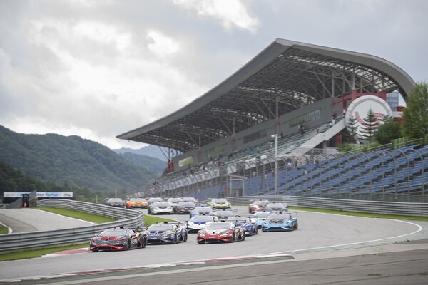 람보르기니 슈퍼 트로페오 아시아 출발 장면.[출처=인제스피디움]