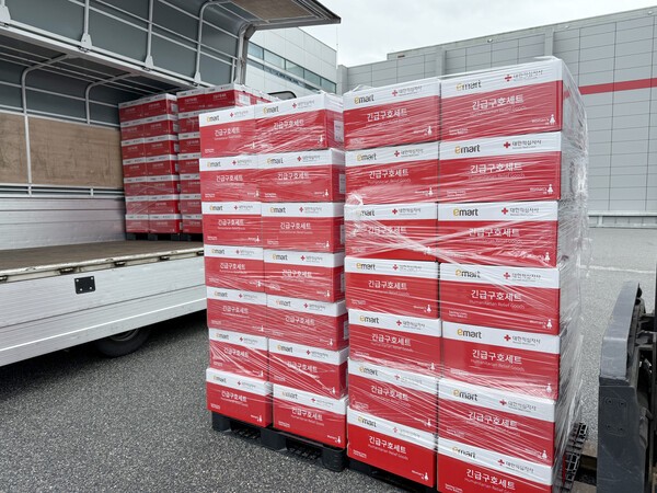 이마트 긴급구호세트 물품 지원 [출처=신세계그룹]