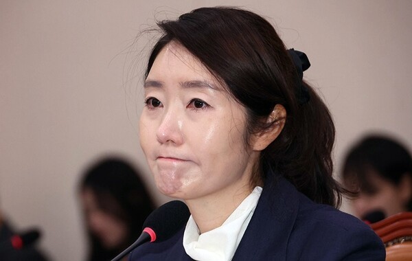 강선우 여성가족부 장관 후보자가 보좌진 갑질 논란 속에 자진 사퇴를 결정했다. 강 후보자는 23일 자신의 페이스북을 통해 "여기까지였던 것 같다. 큰 채찍 감사히 받아들여 성찰하며 살아가겠다"고 밝혔다. [출처=연합]