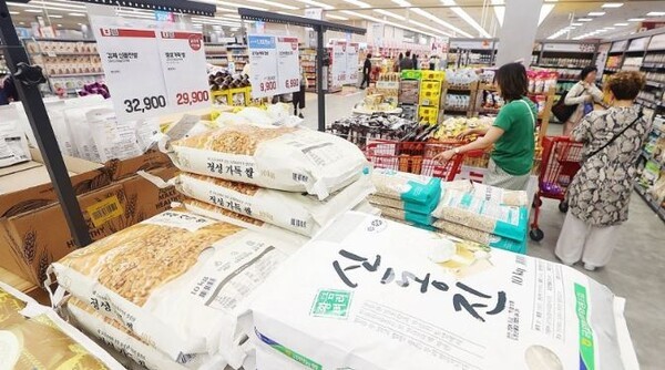 대형마트 쌀 매대 [출처=연합]