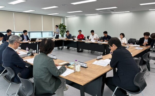 24일 국정기획위원회 경제1분과 온라인 플랫폼 정책 관련 플랫폼 이용자 간담회 진행현장.[출처=참여연대]