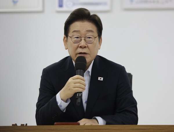 이재명 대통령이 25일 경기 시흥시 SPC 삼립 시화공장에서 열린 산업재해 근절 현장 노사간담회에서 발언하고 있다. [출처=대통령실통신사진기자단]