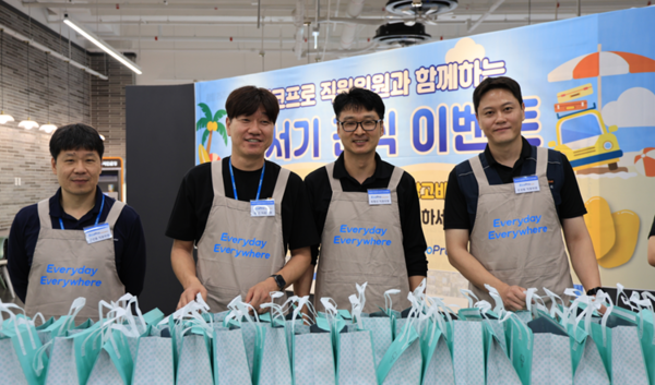 에코프로 포항캠퍼스에서 진행된 간식 지원 이벤트에 참여한 직원위원들의 모습. [출처=에코프로]