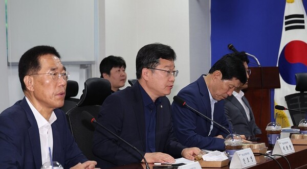 28일 국회 의원회관에서 열린 국회 환경노동위원회 실무당정협의회 [출처=연합]