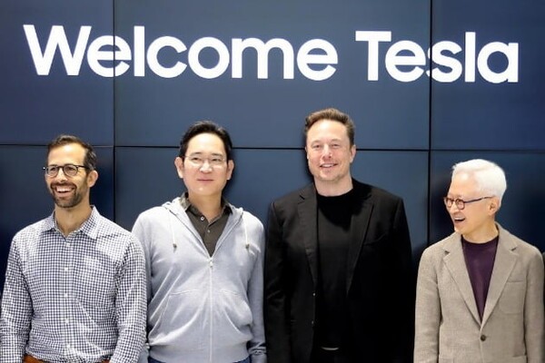 삼성전자는 글로벌 전기차 기업과의 대규모 공급계약 소식에 힘입어 11개월 만에 ‘7만전자’ 고지를 회복했다. [출처=연합뉴스]