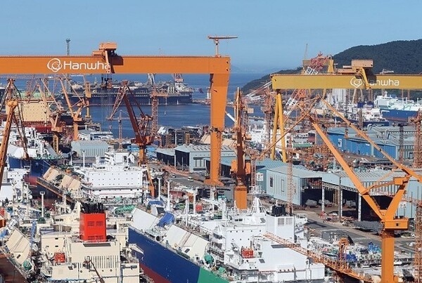 올해 상반기 국내 조선업계가 미국의 대중국 제재 여파로 반사이익을 누리며 글로벌 수주 점유율을 대폭 끌어올린 것으로 나타났다. [출처=연합]