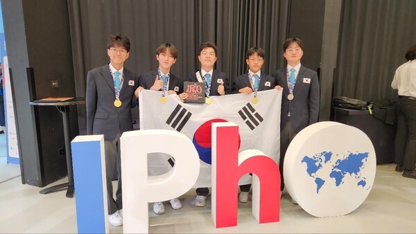 국제물리올림피아드에 참가한 한국대표단 [출처=과학기술정보통신부]
