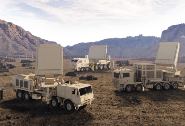 (왼쪽부터) 중거리 지대공 유도무기체계 다기능레이다(M-SAM-II MFR), 장거리 지대공 유도무기체계 다기능레이다(L-SAM MFR), 장사정포요격체계 다기능레이다(LAMD MFR) [출처=한화시스템]