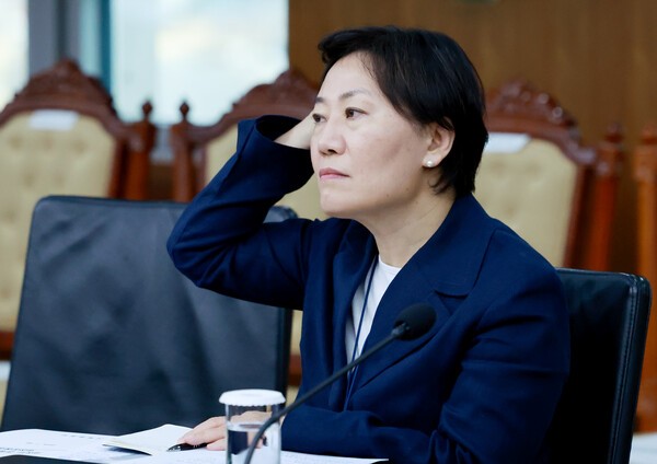 송미령 농림축산식품부 장관이 30일 서울 용산 대통령실 청사에서 이재명 대통령 주재로 열린 비상경제점검 태스크포스(TF) 3차 회의에 참석하고 있다. [출처=연합뉴스]