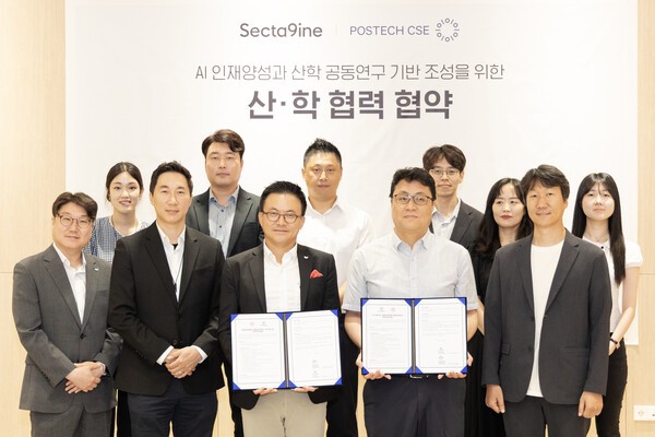 30일 서울 강남구 도곡동 SPC2023 사옥에서 열린 ‘AI 인재양성 및 공동연구를 위한 산학협력 업무협약식’에 김대일 섹타나인 대표(앞줄 왼쪽 세 번째), 최승문 포스텍 주임교수(앞줄 왼쪽 네 번째) 및 주요 관계자들이 기념촬영을 하고 있다. [출처=SPC]