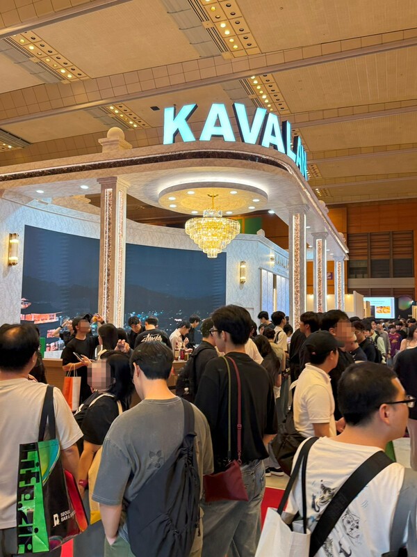 서울 강남구 삼성동 코엑스에서 열린 ‘제5회 서울바앤스피릿쇼’에 참가한 대만 프리미엄 위스키 브랜드 ‘카발란(KAVALAN)’ 부스에 관람객들이 몰려 있다. [출처=전제형 기자]