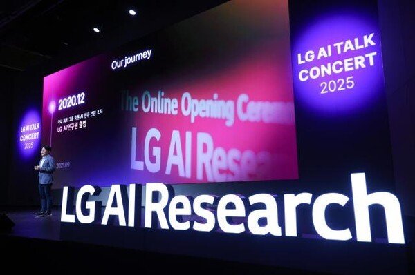 지난 22일 LG AI 토크 콘서트 2025에서 임우형 LG AI연구원 공동 연구원장이 발표를 하고있다. [출처=LG]