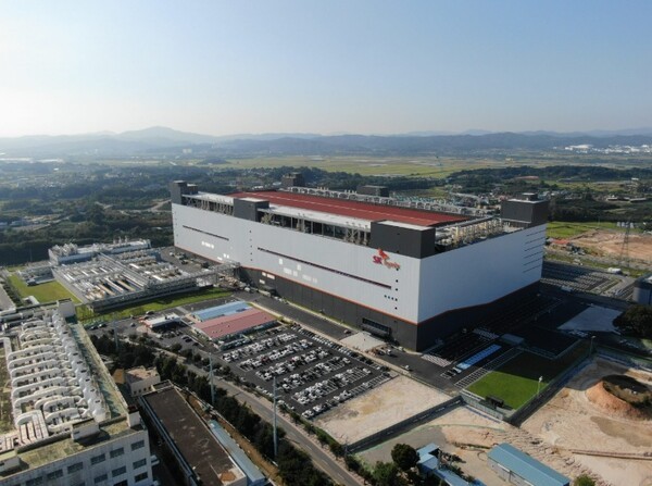 SK하이닉스의 청주 공장 'M15' 전경. [출처=SK하이닉스]