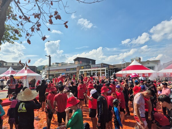 오뚜기의 공식 후원 아래 열린 ‘2025 화천 토마토축제’가 12만여 명의 관람객이 찾으며 성황리에 마무리됐다. [출처=오뚜기]
