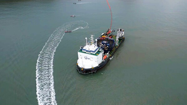 국내 해상풍력 사업에 투입된 CLV 포설선 ‘팔로스’. [출처= 대한전선]