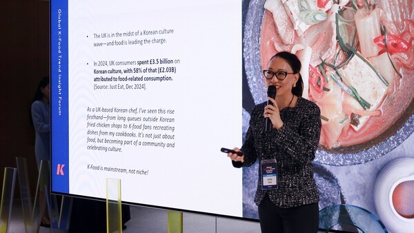 삼성웰스토리는 해외 시장에서 K-푸드 확산을 이끄는 스타 셰프 주디 주(Judy Joo)를 초청해 외식업계 및 식품 제조 협력사들을 대상으로 글로벌 전략 포럼을 열었다. [출처=삼성웰스토리]