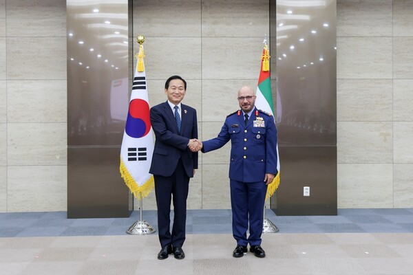 한-UAE 국방차관 기념촬영. [출처=국방부]