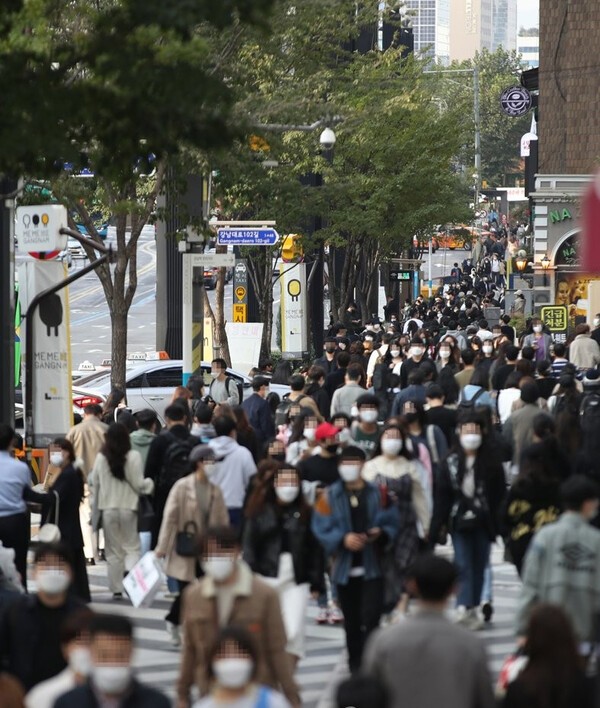 강남역 거리 인파 [출처= 연합]