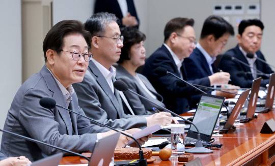 이재명 대통령이 지난달 15일 국무회의서 "금융위의 적절한 규제 정책으로 큰 효과를 보고 있다"며 김병환 금융위원장을 공개적으로 칭찬한 것으로 알려졌다. [출처= 연합 ]