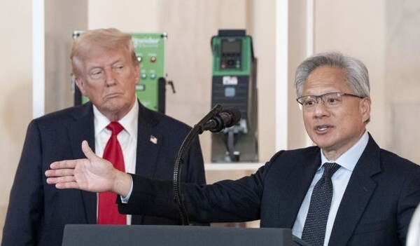 백악관 행사에 참석한 젠슨 황 엔비디아 최고경영자(CEO) [출처=연합]
