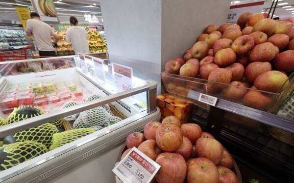 대형마트 매대 [출처=연합]