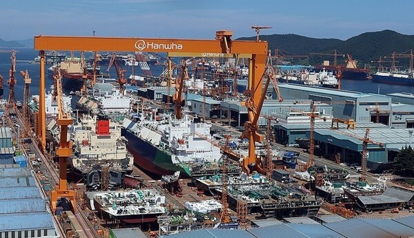 경남 거제시 아주동 한화오션 거제 사업장에 건조 중인 선박 전경.[ 출처=연합]