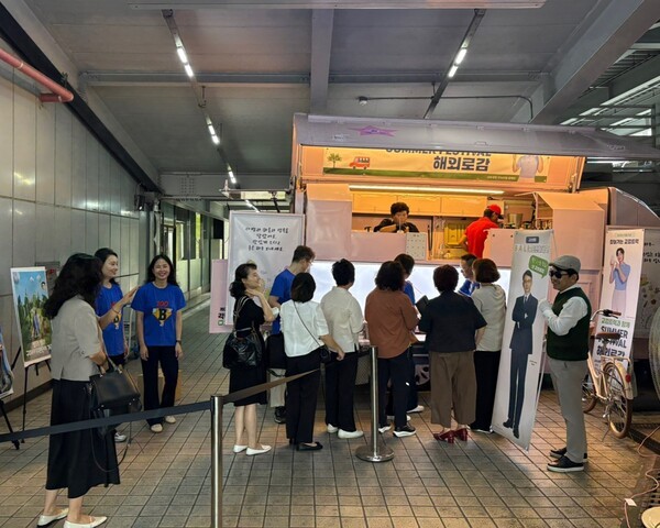 교보생명은 지난 7일 창립 67주년을 맞아 본사 임원·조직장들이 영업현장을 방문해 FP를 응원하는 '교감트럭'을 운영했다. [출처=교보생명 ]