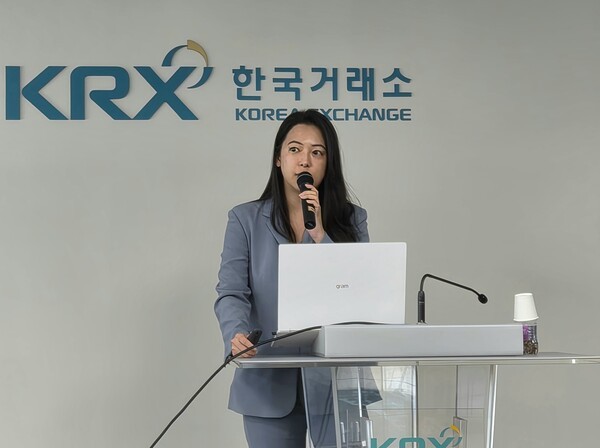심지현 신한투자증권 연구원이 12일 서울 여의도 한국거래소에서 개최된 ‘KRX 출입기자단-증권사 정기 간담회’에서 하반기 글로벌 플랫폼 시장 전망에 대해 발표하고 있다. [출처= 최수진 기자]