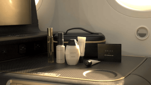 대한항공이 최고급 주얼리 브랜드 ‘그라프(GRAFF)’와 콜라보한 어메니티 키트.[출처=대한항공]