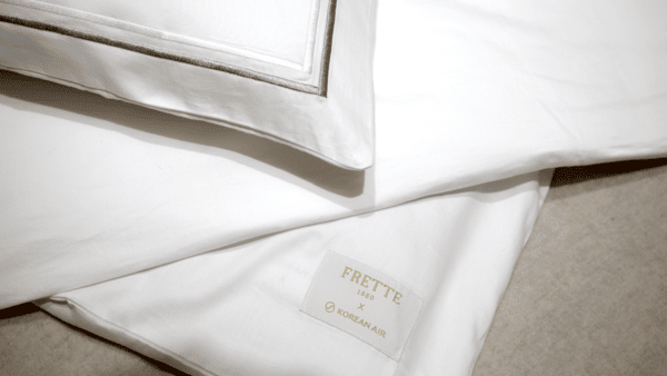 대한항공이 이탈리아 럭셔리 침구 브랜드 프레떼(Frette)의 침구를 제공한다.[출처=대한항공]