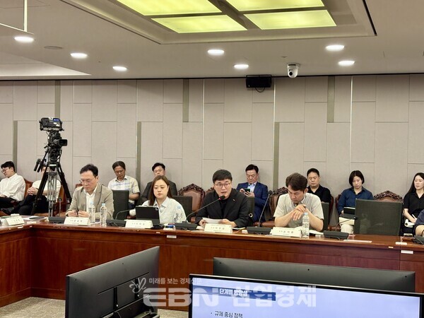 (왼쪽부터) 한상혁 한국케이블TV방송협회 실장, 이희승 한국IPTV방송협회 국장, 서우람 한국데이터홈쇼핑협회 실장, 손지환 KT스카이라이프 팀장. [출처= 김채린 기자]