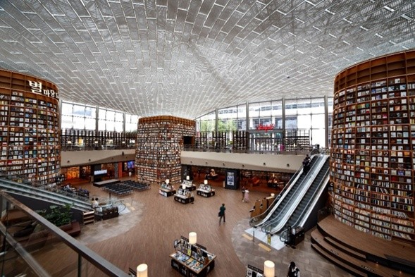 ‘스타필드 코엑스몰 별마당 도서관’ 모습. [출처=트립닷컴]