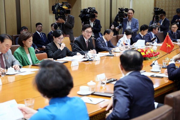 우원식 국회의장은 대외경제 불확실성 속에서도 베트남이 7%가 넘는 성장률을 달성한 점을 언급하며, 한국의 경제 성장 경험을 베트남과 공유할 수 있다고 말했다.[출처=국회사무처]