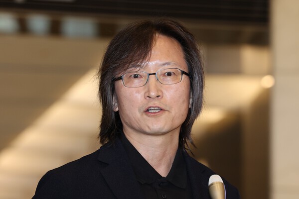 주병기 공정거래위원장 후보자가 14일 인사 청문 준비 사무실이 있는 서울 중구 대한상공회의소로 출근하며 지명 소감을 밝히고 있다. [출처=연합뉴스]