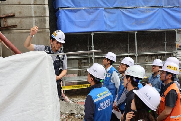 더불어민주당 산업재해예방 TF는 최근 경기도 의정부시 DL건설 아파트 신축공사 현장에서 발생한 노동자 추락 사망사고와 관련해 긴급 현장 점검을 실시했다.[출처=더불어민주당 ]