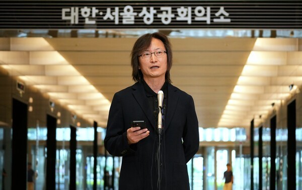 주병기 공정거래위원장 후보자가 14일 서울 공정거래조정원 사무실에 마련된 인사청문회 준비사무실로 첫 출근했다. 주 후보자는 "경제적 강자가 갑질을 행사해 약자들의 혁신과 성과를 가로막는다면 누가 혁신하고 누가 기업가 정신을 발휘하겠느냐"며 기업 간 거래 공정성 확보의 중요성을 강조했다. [출처=공정거래위원회]