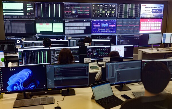 넥스트레이드 사무실에서 직원들이 업무를 보고 있다. [출처= 연합]